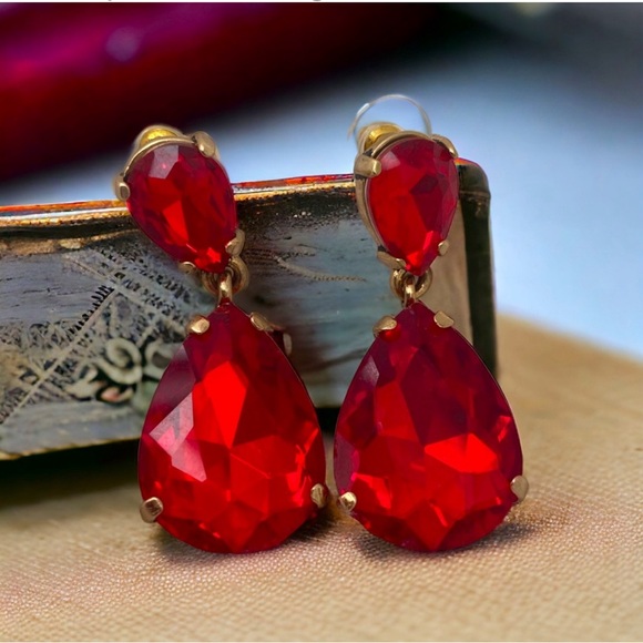 EMERALD GREEN CRYSTAL DROP EARRINGS NWOT - Picture 4 of 4